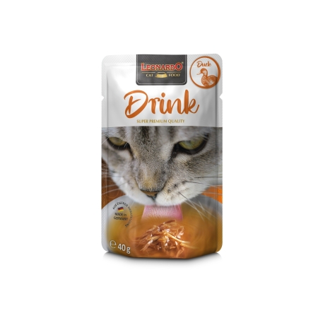 Aquapet Leonardo Drink Duck 40g pouch featuring a cat savoring a flavorful duck broth, designed to encourage hydration and support urinary health.